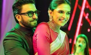 Ranveer Singh KISS Deepika Padukone in the middle interview, Anchor Taka 'Don't show off'
