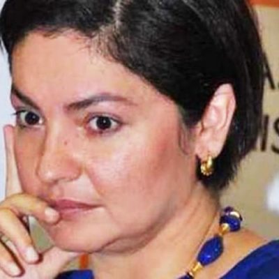 Pooja Bhatt lashed out at the producers-exhibitors, saying, "Don't fight for Ganj Comb."
